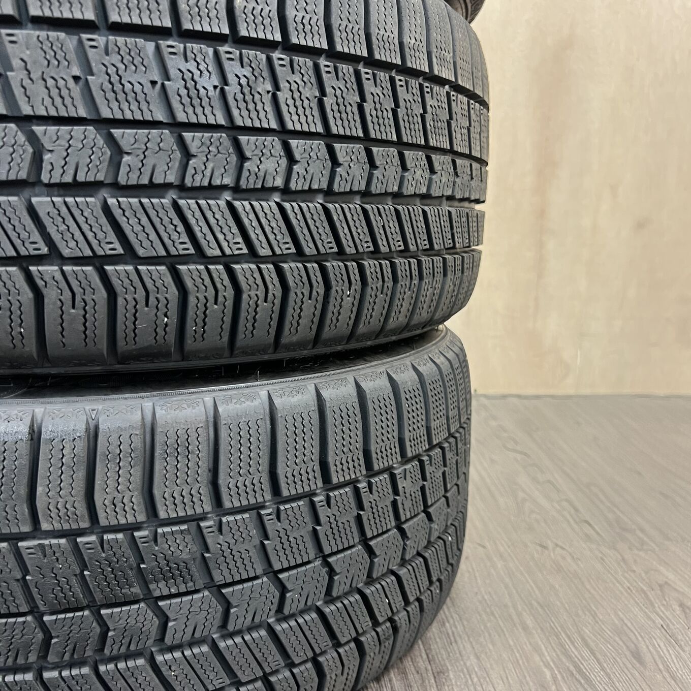 セット]純正TOYOTA 18インチ + GOODYEAR スタッドレスタイヤ 234/40R18 