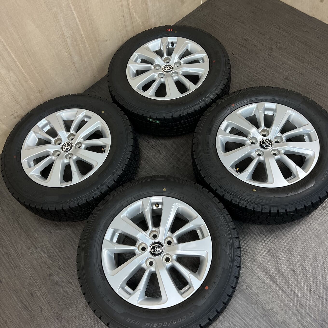 セット]純正TOYOTA 16インチ + GOODYEAR スタッドレスタイヤ 205/65R16 