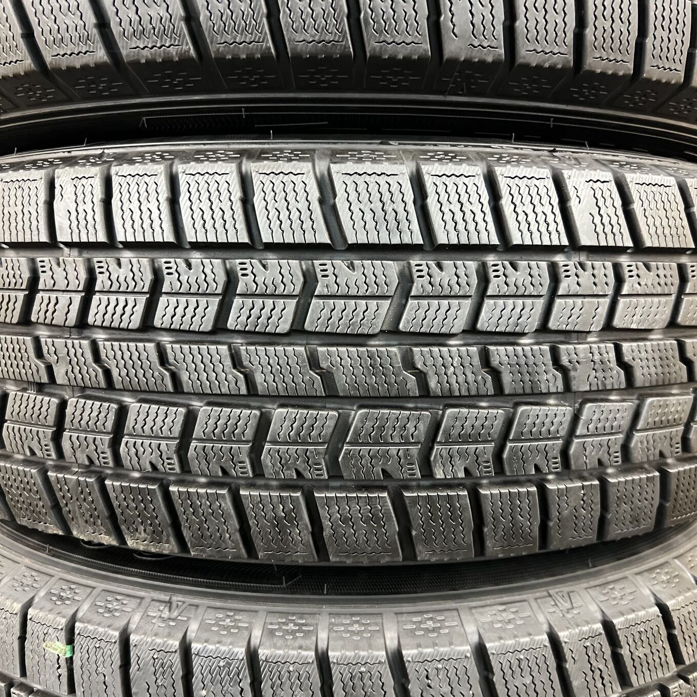 タイヤのみ]スタッドレスタイヤ 205/65R16 GOODYEAR ICE NAVI 7 4本