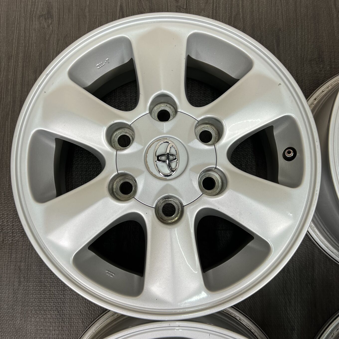 セット]TOYOTA 15インチ + DUNLOP スタッドレスタイヤ 195/80R15 