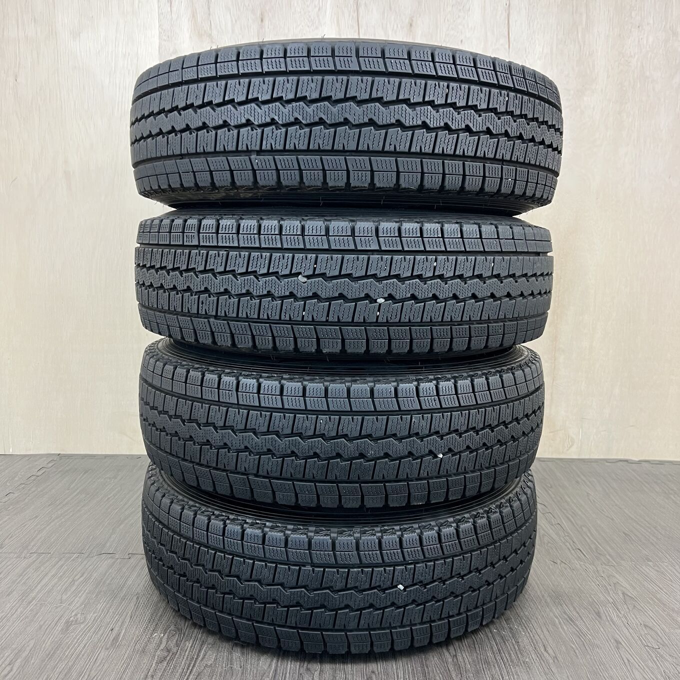 セット]TOYOTA 15インチ + DUNLOP スタッドレスタイヤ 195/80R15