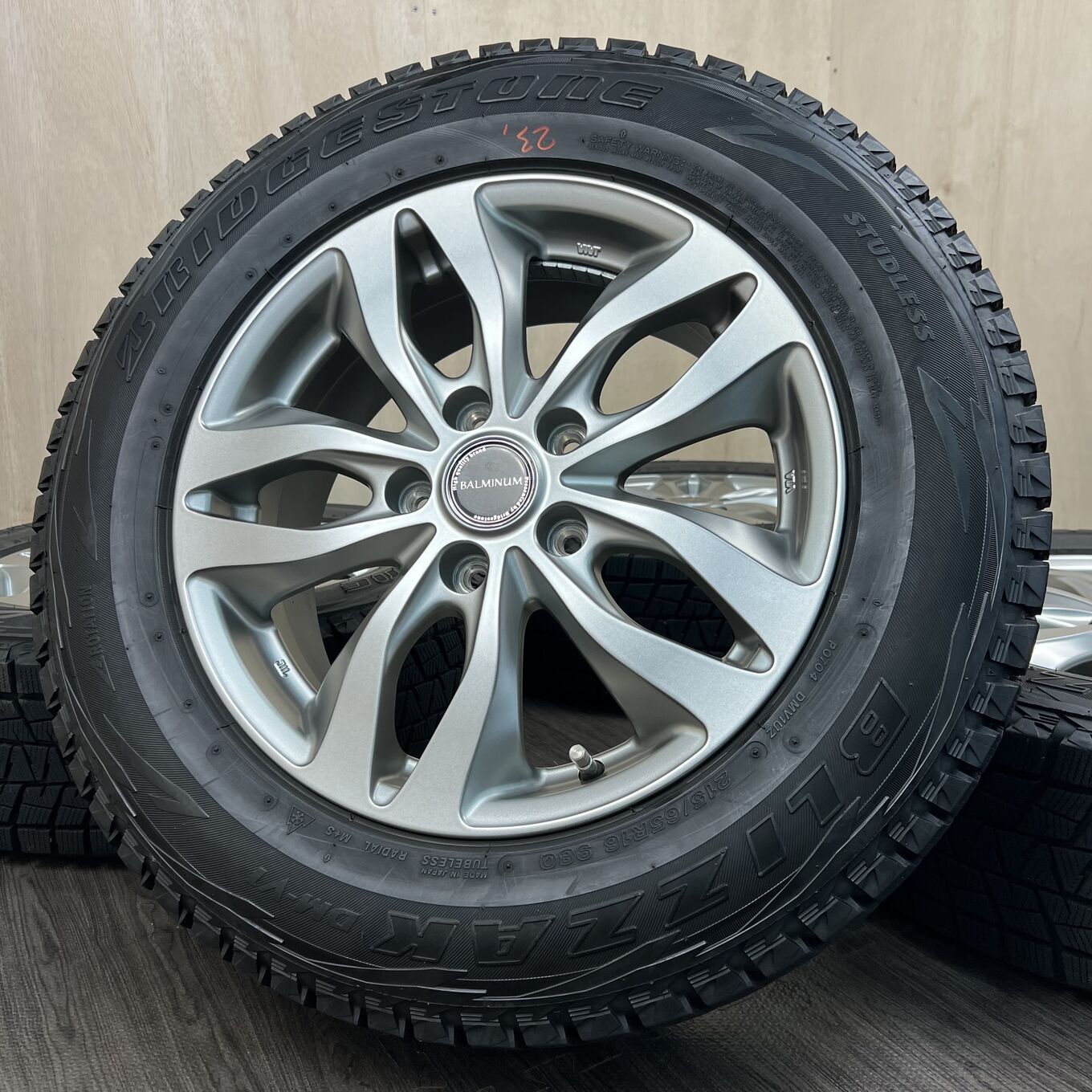 [美品] BALMINUM 16インチ 215/65R16 スタッドレス セット]BRIDGESTONE 16インチ + BRIDGESTONE スタッドレスタイヤ 215