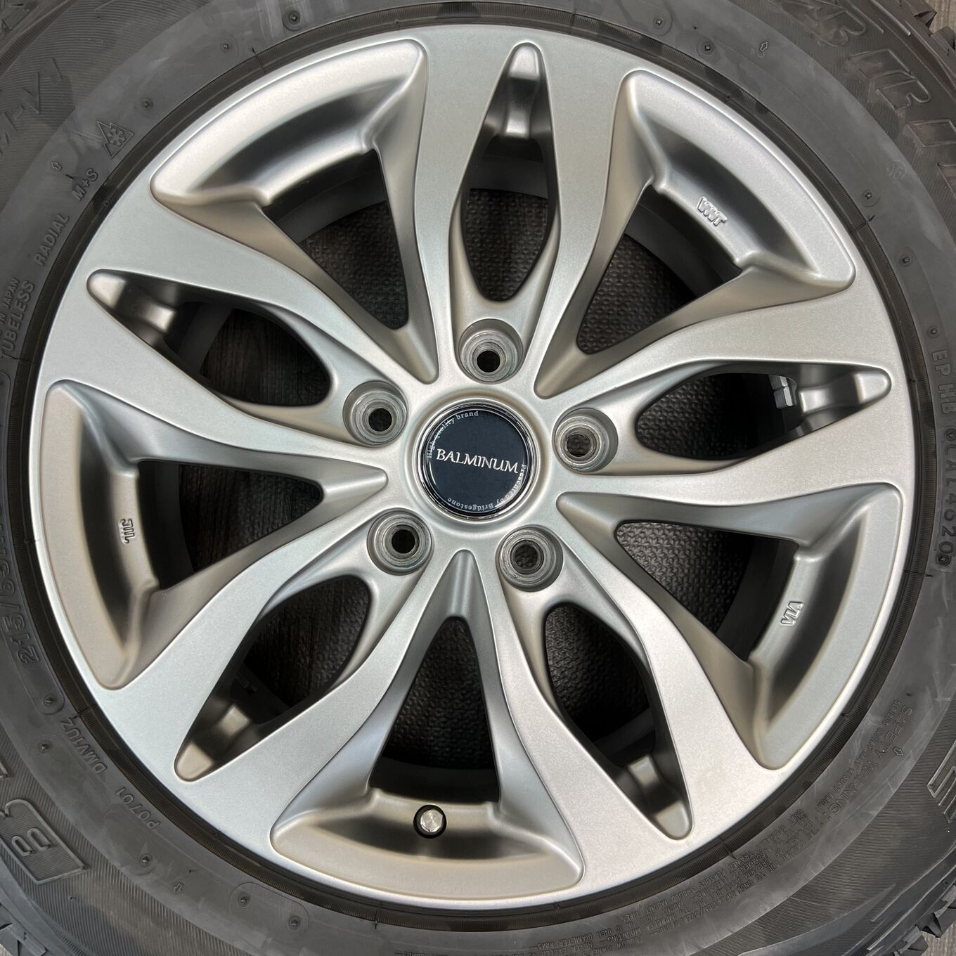 [美品] BALMINUM 16インチ 215/65R16 スタッドレス セット]BRIDGESTONE 16インチ + BRIDGESTONE スタッドレスタイヤ 215