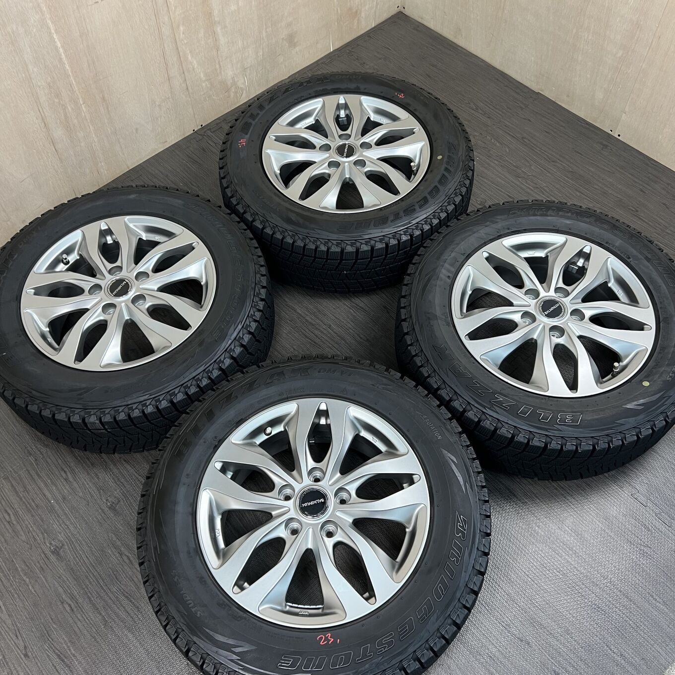 セット]BRIDGESTONE 16インチ + BRIDGESTONE スタッドレスタイヤ 215