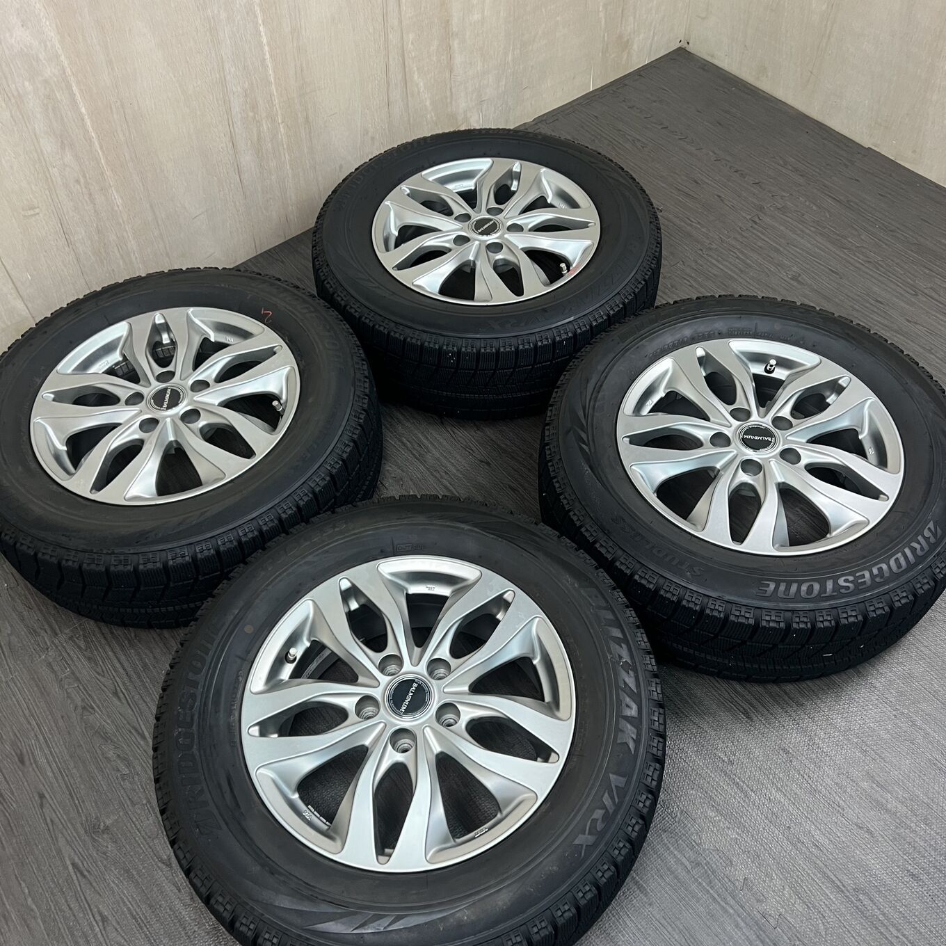 セット]BRIDGESTONE 16インチ + BRIDGESTONE スタッドレスタイヤ 215