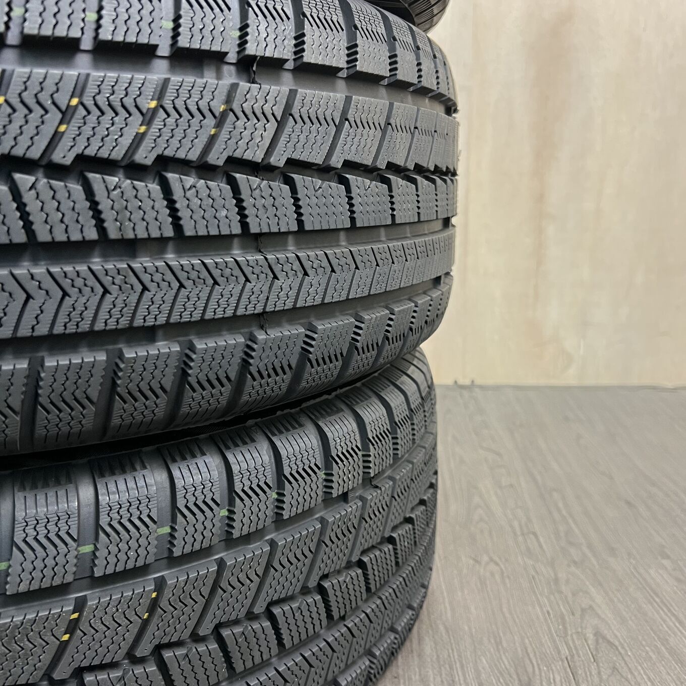セット]VERTHANDI 17インチ + HIFLY スタッドレスタイヤ 225/55R17
