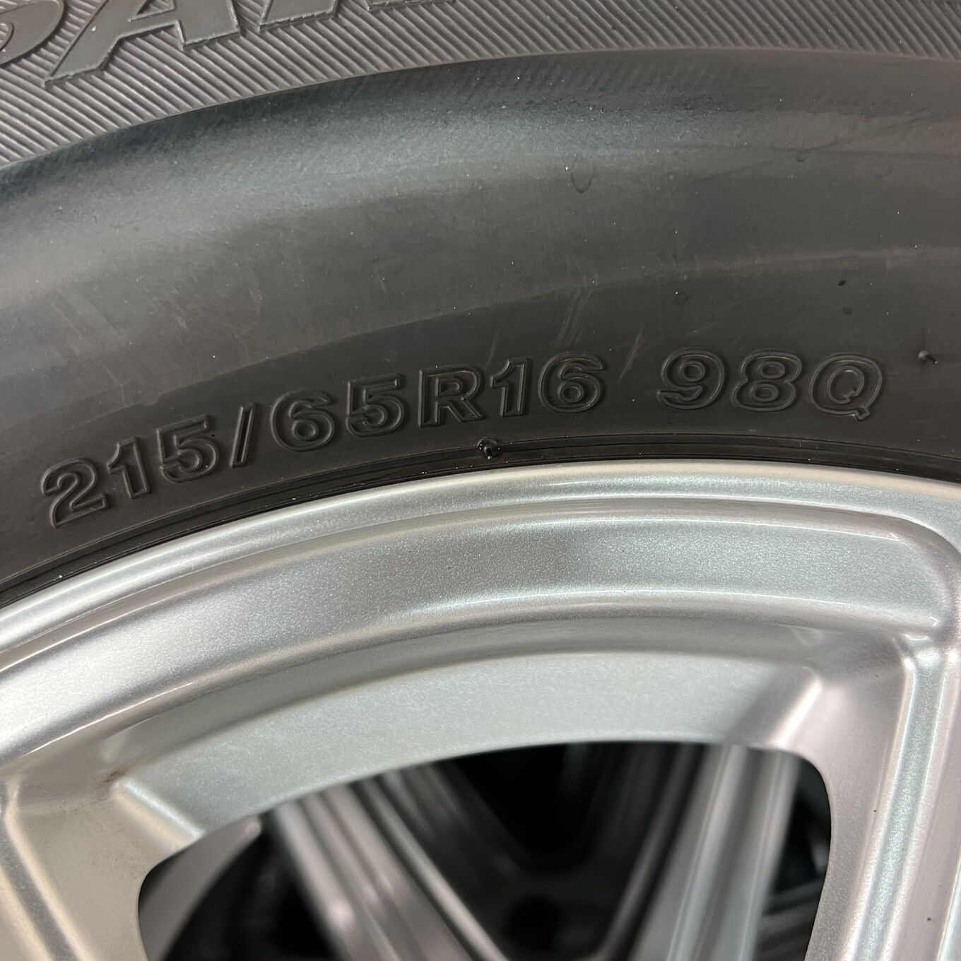 セット]BRIDGESTONE 16インチ + BRIDGESTONE スタッドレスタイヤ 215