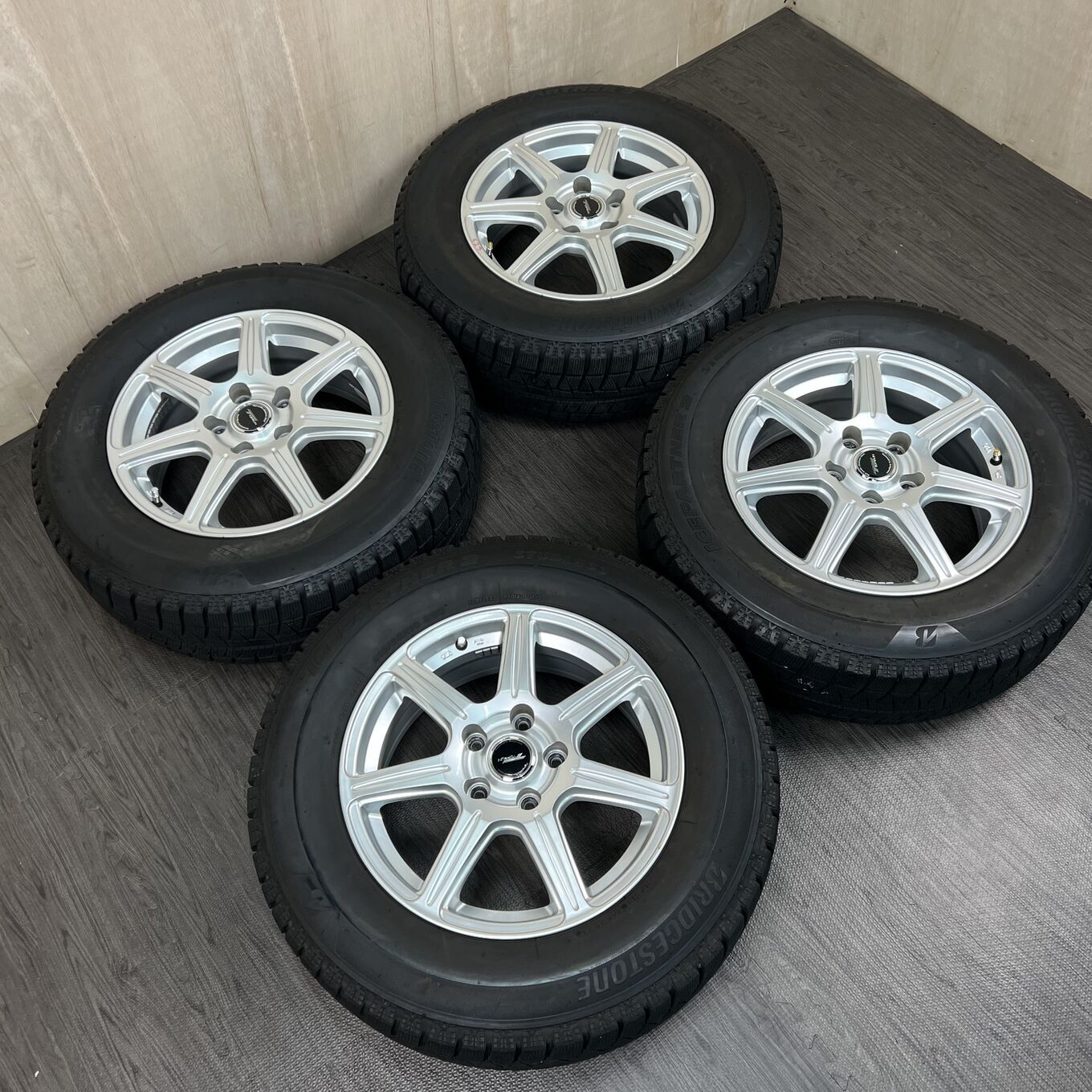 セット]BRIDGESTONE 16インチ + BRIDGESTONE スタッドレスタイヤ 215