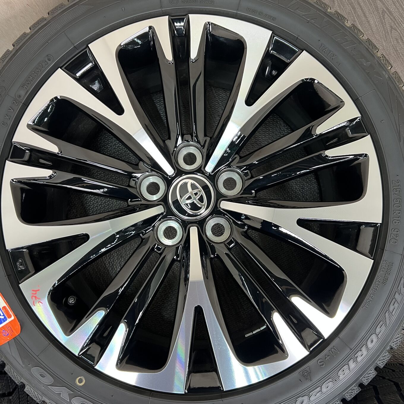 セット]TOYOTA 18インチ + TOYO スタッドレスタイヤ 215/50R18 