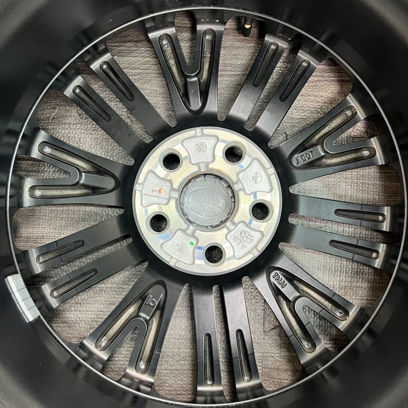 セット]TOYOTA 18インチ + TOYO スタッドレスタイヤ 215/50R18 