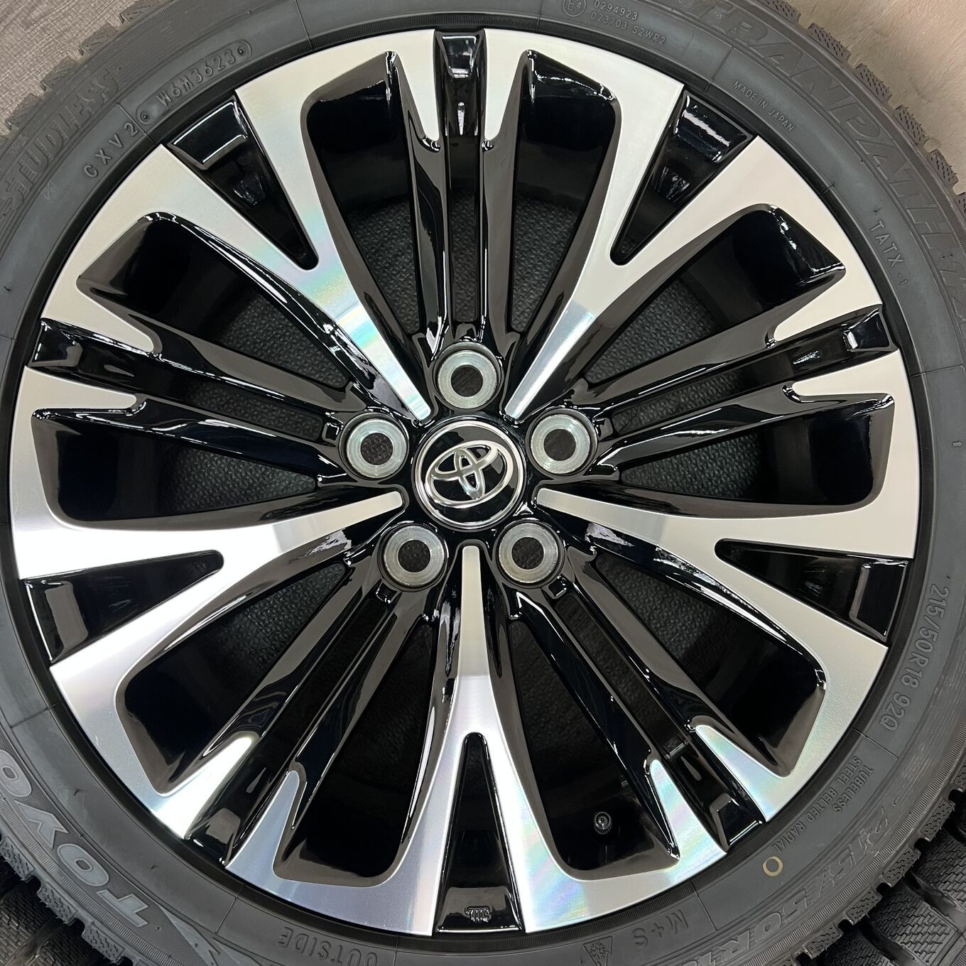 セット]TOYOTA 18インチ + TOYO スタッドレスタイヤ 215/50R18 