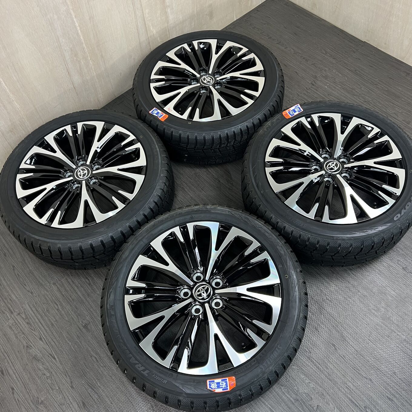 セット]TOYOTA 18インチ + TOYO スタッドレスタイヤ 215/50R18