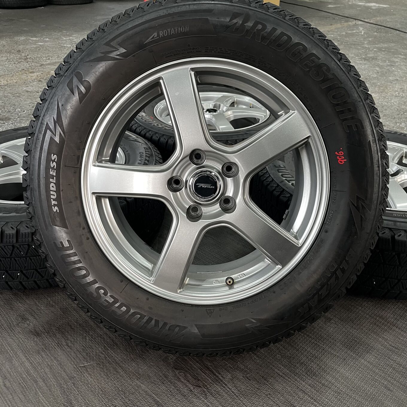 [セット]TOPRUN 17インチ + BRIDGESTONE スタッドレスタイヤ 225/65R17 #906S40325