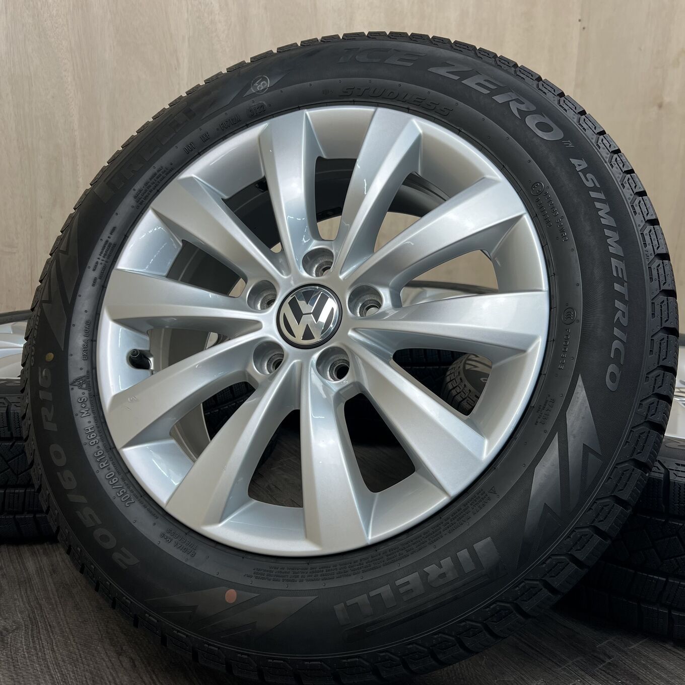 [セット]純正WV 16インチ + PIRELLY スタッドレスタイヤ 205/60R16 #98S40426
