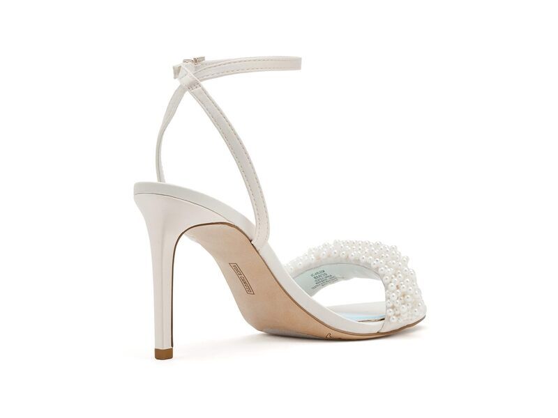 ヴィンスカムート レディース シューズ ヒール サンダル アンクル Vince Camuto Arleem Beaded Band Ankle Strap Higheel Sandals Milk ヴィンスカムート レディース シューズ ヒール サンダル アンクル Vince Camuto Arleem Beaded Band Ankle Strap Higheel Sandals Milk
