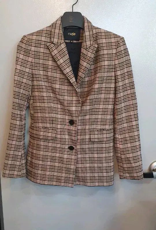 マージュ チェック柄 ジャケット 38 状態良し です。ウール混 素材 で、きれいです。定価 52万円 です。