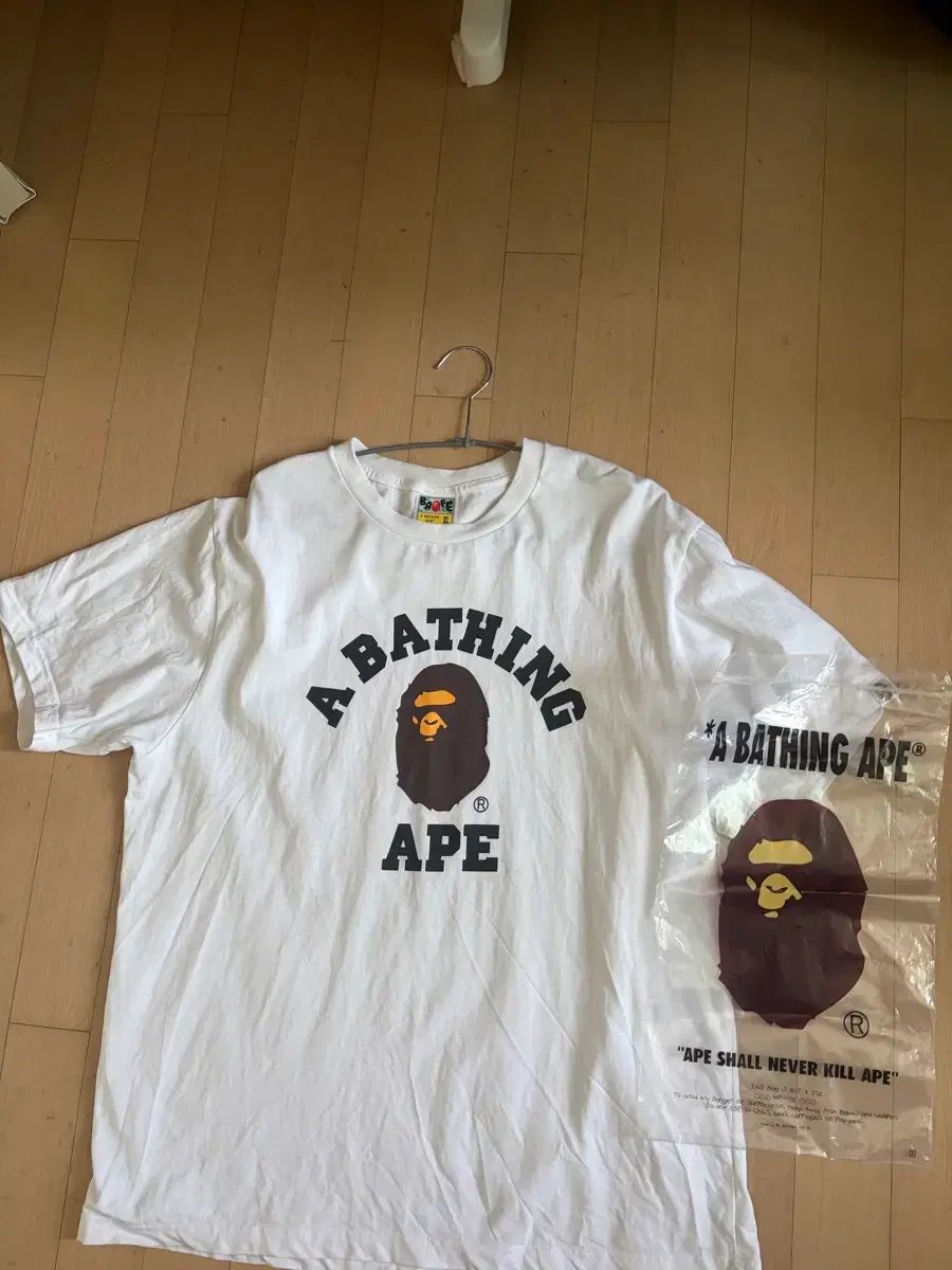 A BATHING APE アベイシングエイプ 半袖Tシャツ 白