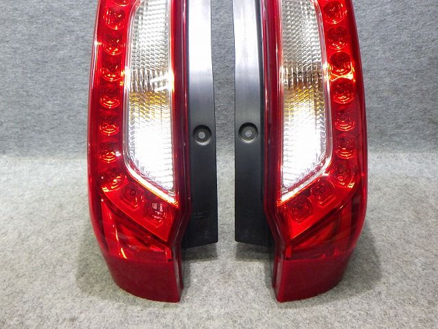 エクストレイル テール 左右 T31 DNT31 後期 220-23308 26555-3UB0A
