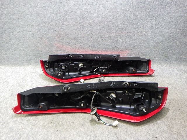 エクストレイル テール 左右 T31 DNT31 後期 220-23308 26555-3UB0A
