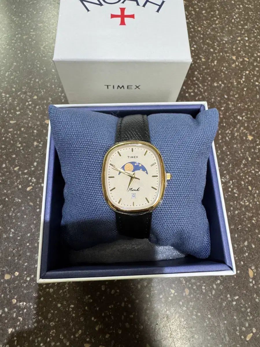 ノア TIMEX タイメックス オーバル ムーンフェイズ ウォッチ ブラック GOLD