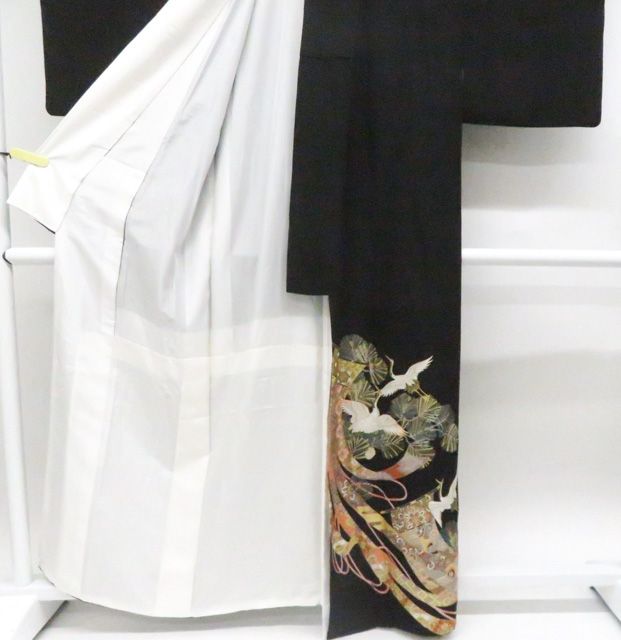 （1202）正絹 黒留袖 五つ紋 比翼付き 寛斎 鶴金刺繍 1202）正絹 黒留袖 五つ紋 比翼付き 寛斎 鶴金刺繍 1202）正絹 黒留袖