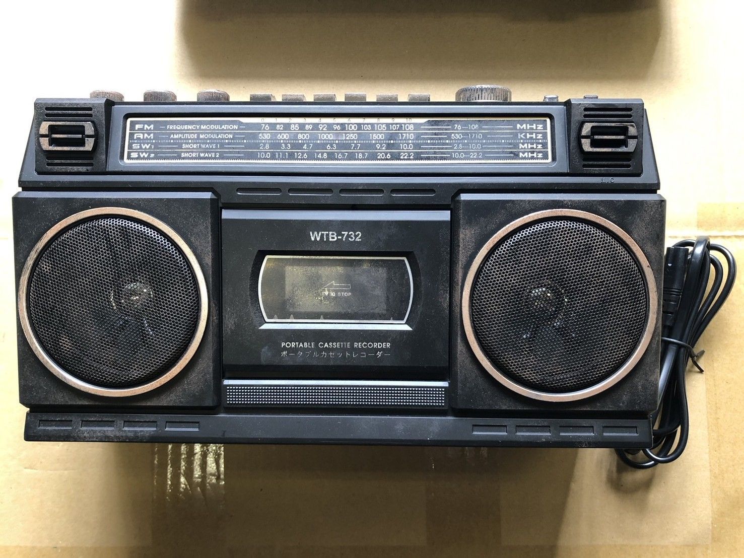 ポータブルカセットレコーダー　WTB-732　レトロ ラジカセ 80年代スタイル