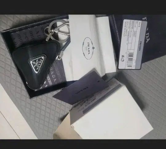 PRADA プラダ キーホルダー ブラック 実物画像あり 使用 ほぼなし