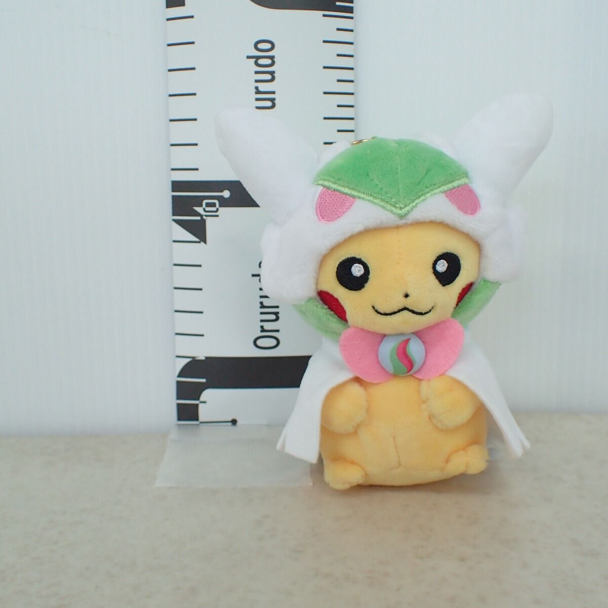 メガサーナイト ポンチョ ピカチュウ マスコット　ぬいぐるみ ポケモンセンター マスコット メガサーナイトのポンチョを着た