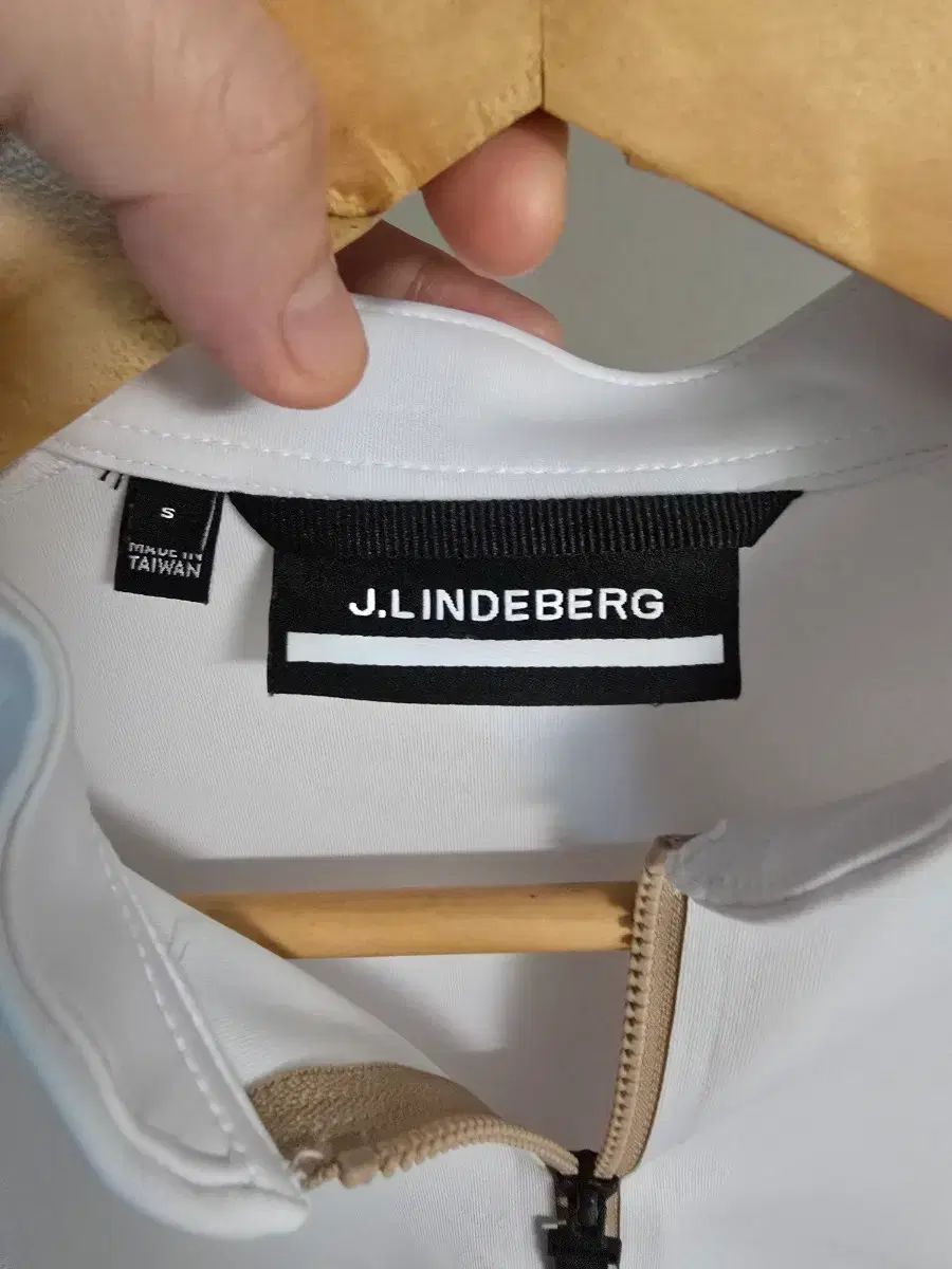 (正規品) J.LINDEBERG(J.リンドバーグ) レディース ジップアップ 50万)