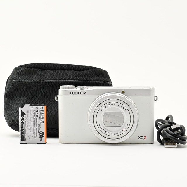 ＜並品＞ FUJIFILM XQ2 ホワイト｜プレミアムコンパクトデジタルカメラ｜動作良好｜実用品｜液晶にドット抜けあり｜外観使用感強め｜擦り傷・塗装剥がれ・印字剥がれあり