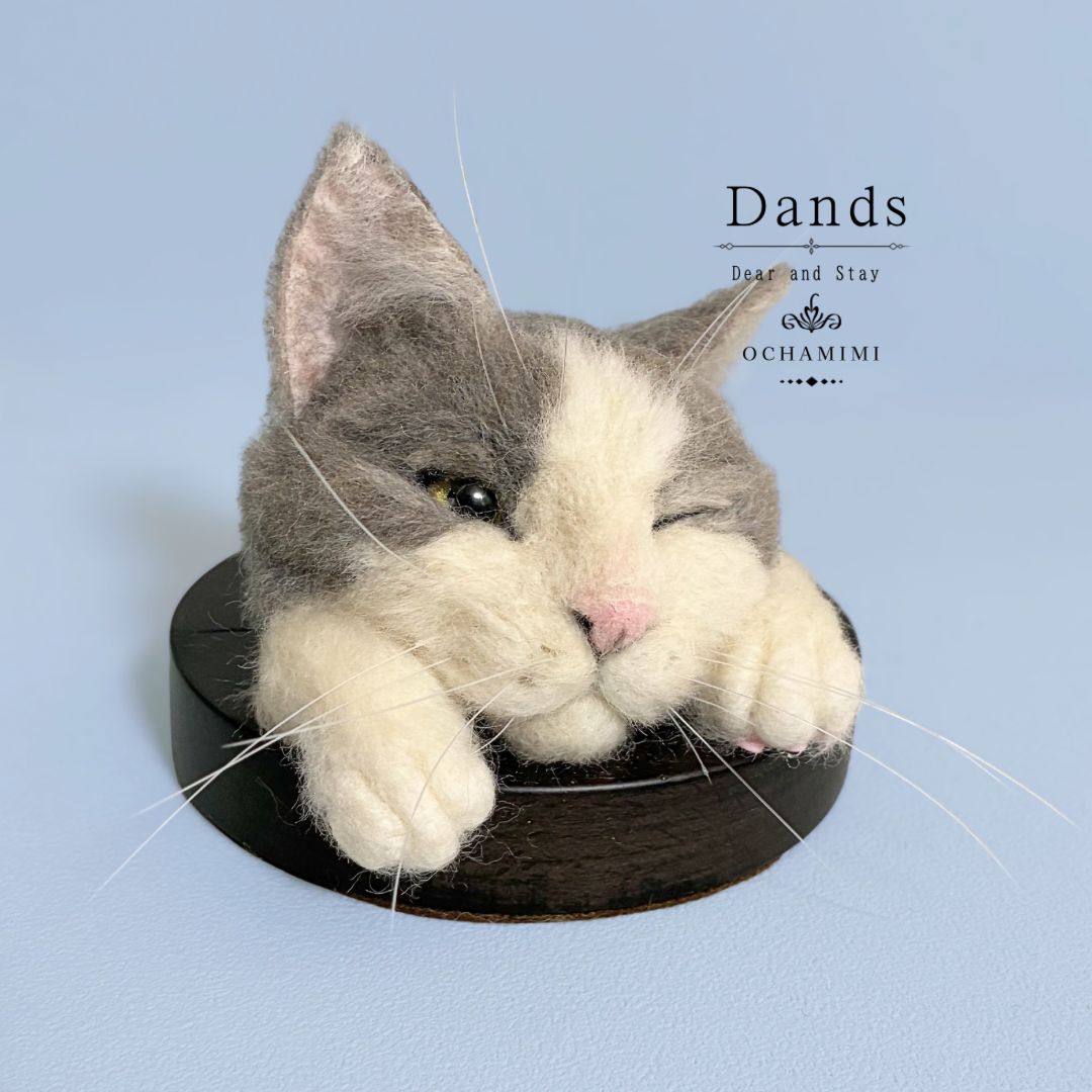 寝る5秒前　穴から覗く猫さん　グレー　ハチワレ　猫　ねこ　ネコ　かわいい　リアル　置物　癒し　ハンドメイド　アンティーク　昭和レトロ　ブサカワ　ペルシャ　可愛い　かわいい