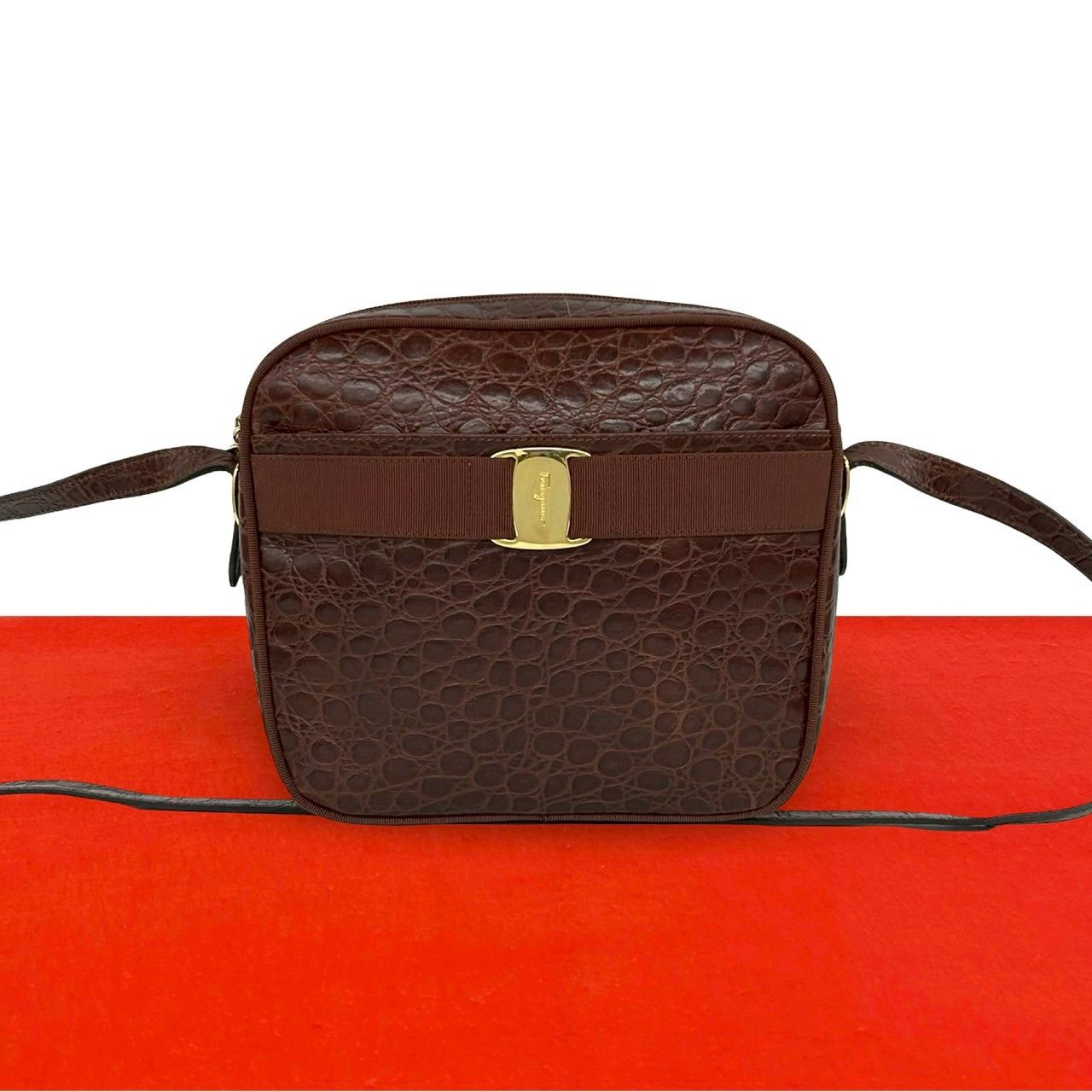 極 美品 Salvatore Ferragamo サルヴァトーレフェラガモ ヴィンテージ ヴァラリボン 金具 レザー 本革 ショルダーバッグ ブラウン 76325