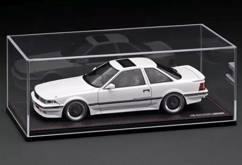 【中古】ミニカー 1/18 Toyota Soarer (Z20) 2.0GT-TWIN TURBO L(ホワイト) With Display Case WEB限定モデル [IG3481]