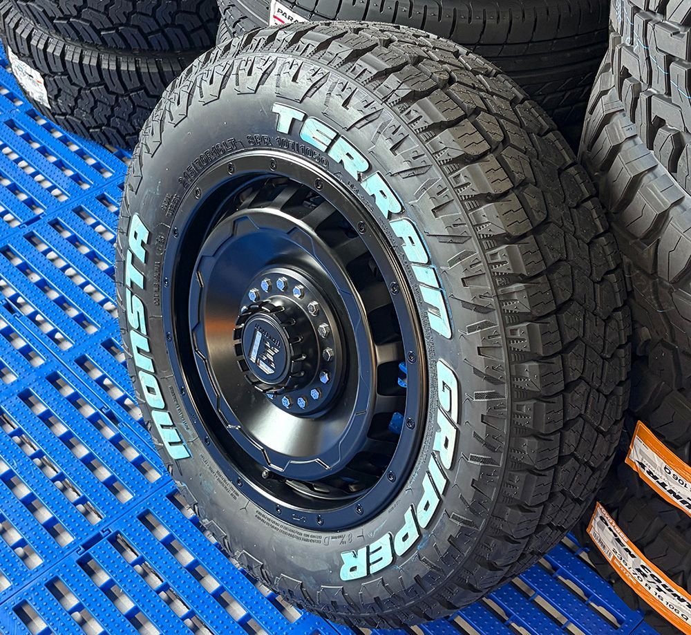 ハイエース 200系 レジアスエース 16インチ タイヤホイール ｜ MONSTA