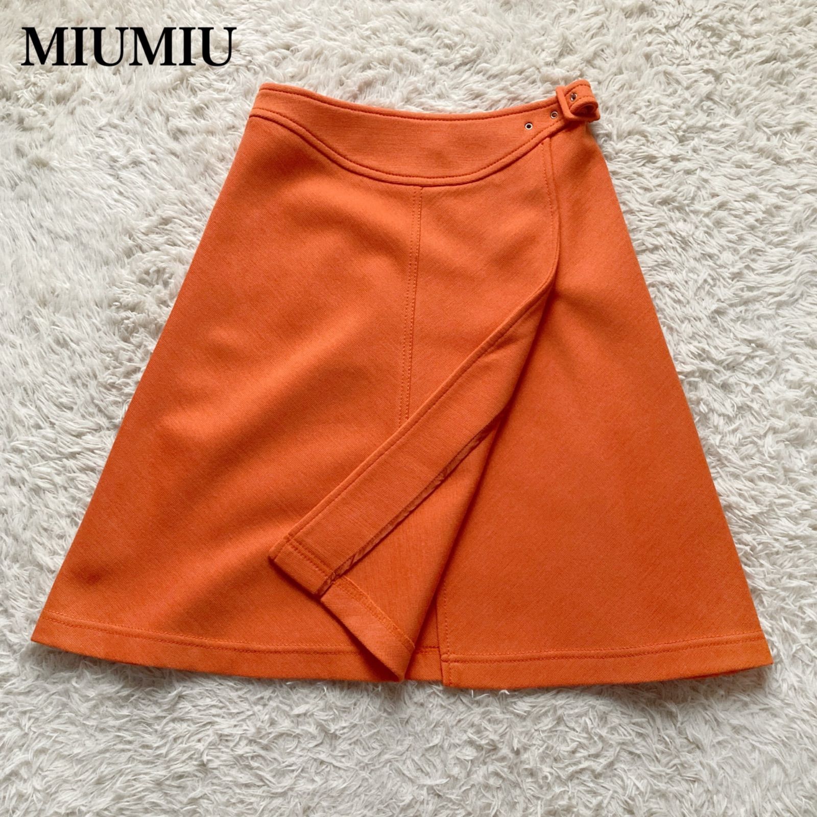 ミュウミュウ MIUMIU イタリア製 ヴァージンウール スカート ラップスカート 巻きスカート フレア Aライン 台形 ひざ丈 オレンジ 38 S M 上品 エレガント 華やか 差し色 レトロ ポップ デート お出かけ お呼ばれ 高級 ハイブランド 美品
