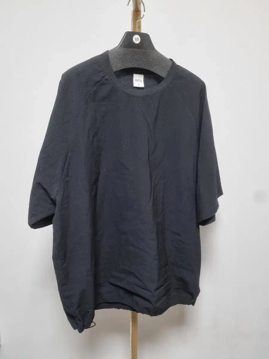 SHFTS ブラック 半袖 Tシャツ