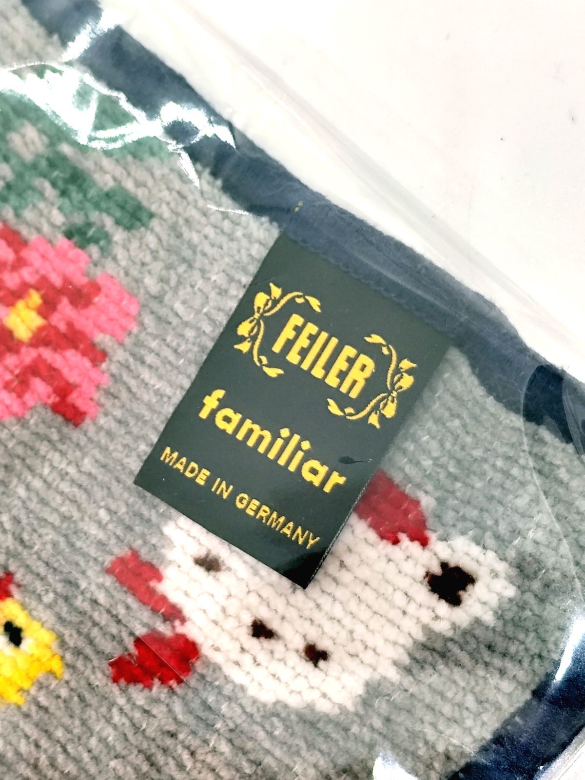 FEILER × familiar コラボ のタオルハンカチ - メルカリ