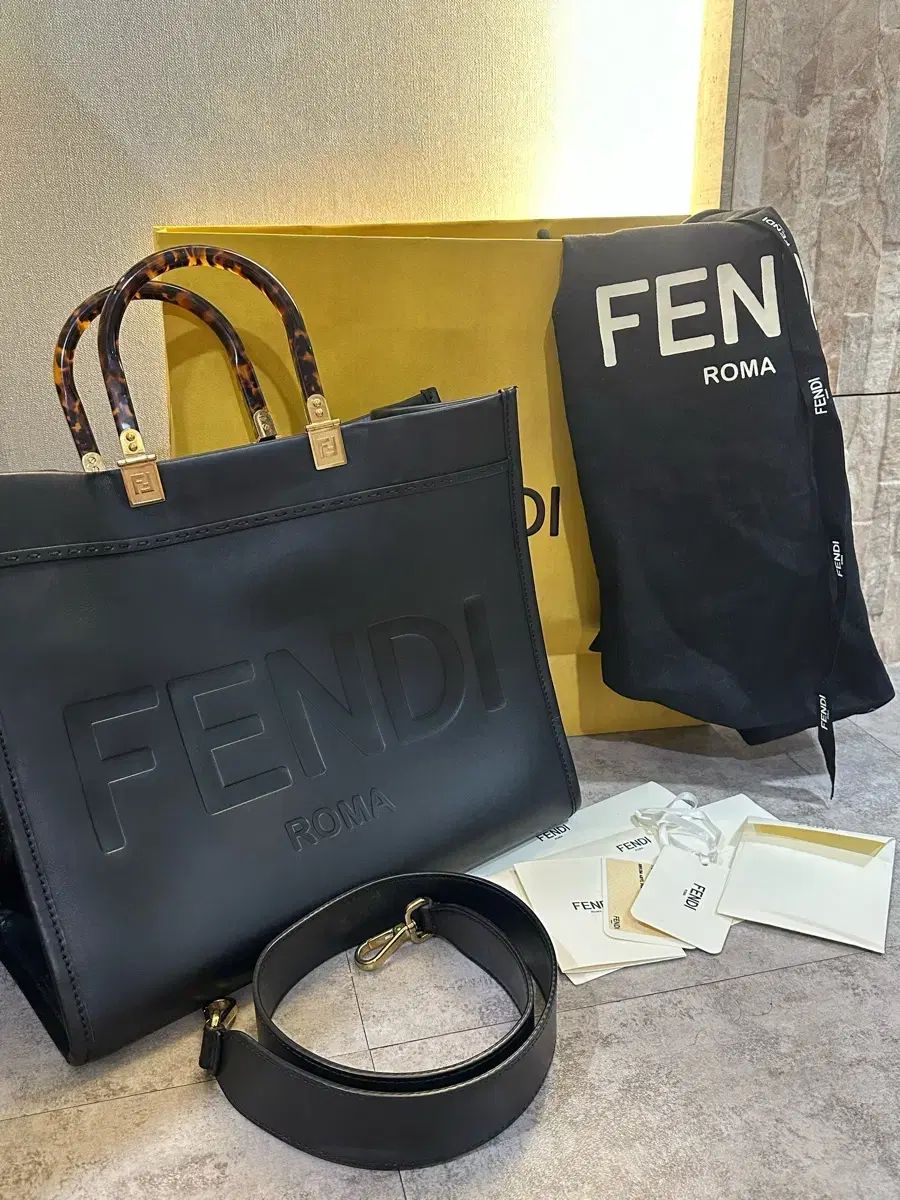 FENDI フェンディ サンシャイン トートバッグ ブラック