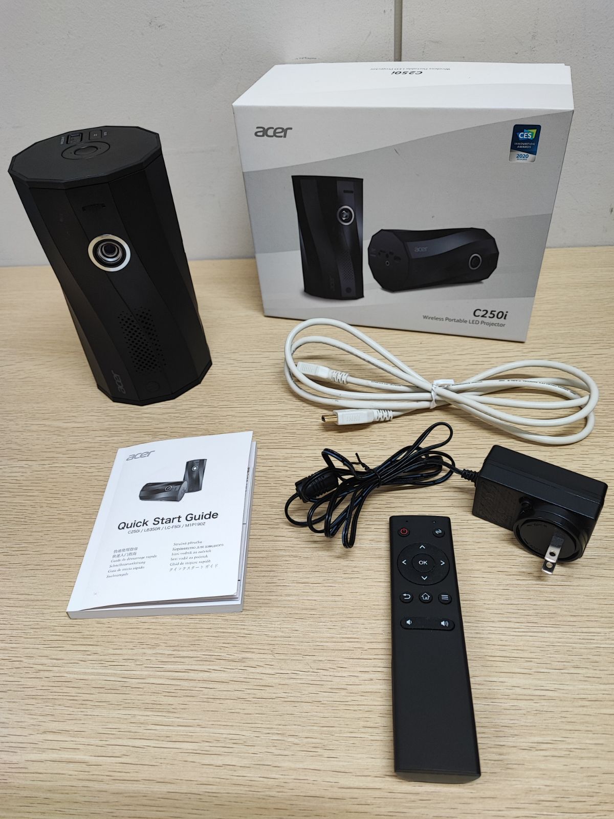 Acer モバイルプロジェクター C250i - メルカリ
