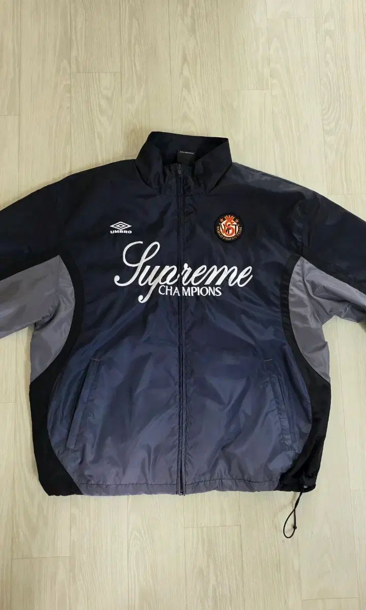 Supreme umbro グラデーション トラック ジャケット ブラック 出品