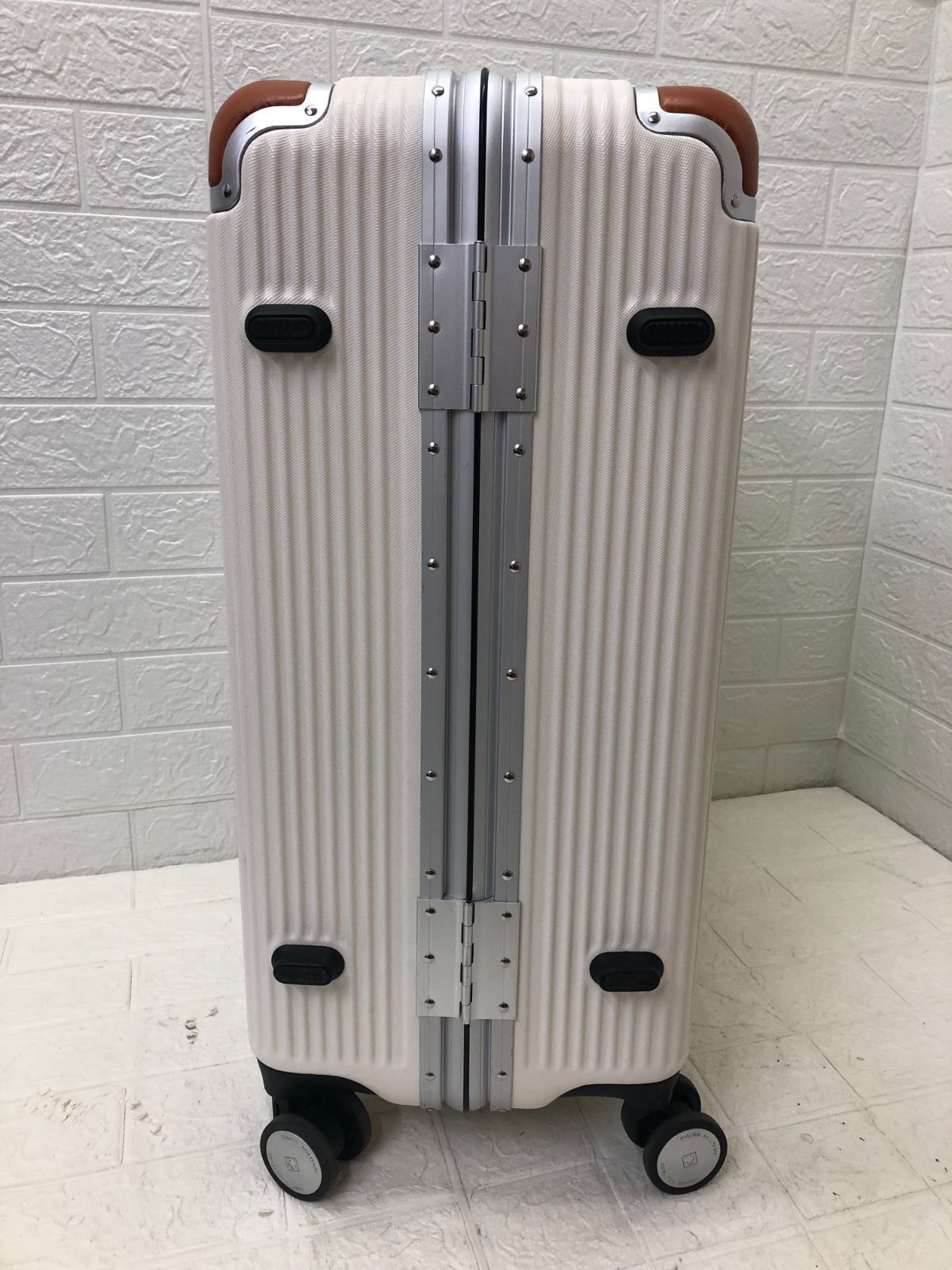 SWISS MILITARY スイスミリタリー プレミアム Cタイプ 64L SM-C624