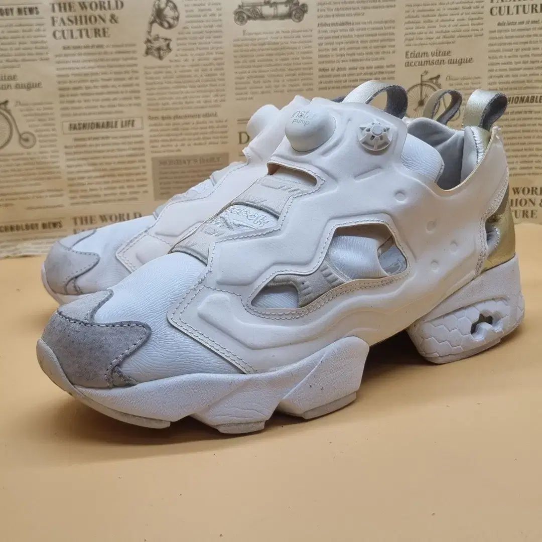 Reebok インスタ ポンプ フューリー ホワイトゴールド スニーカー 265