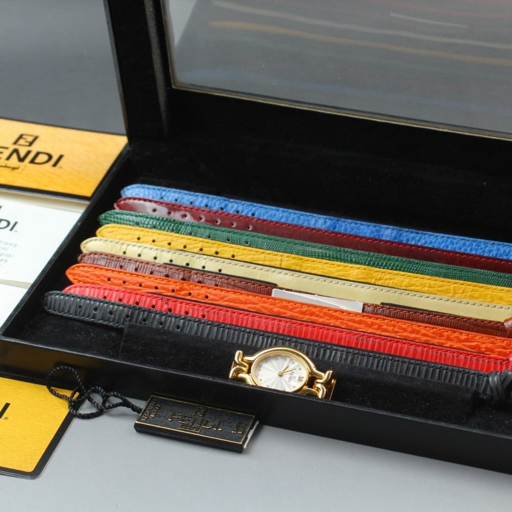 【稼働品】FENDI 640L ベルト9本 箱 説明書 クオーツ レディース #17420