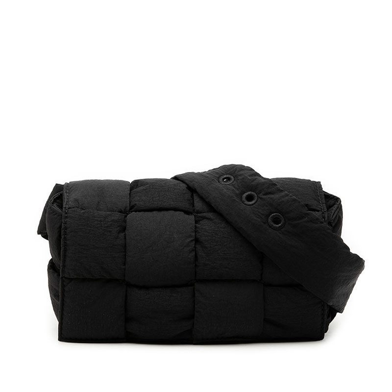 ボッテガヴェネタ マキシイントレチャート パデッドカセット ショルダーバッグ ブラック ナイロン レディース BOTTEGAVENETA【228-75049】