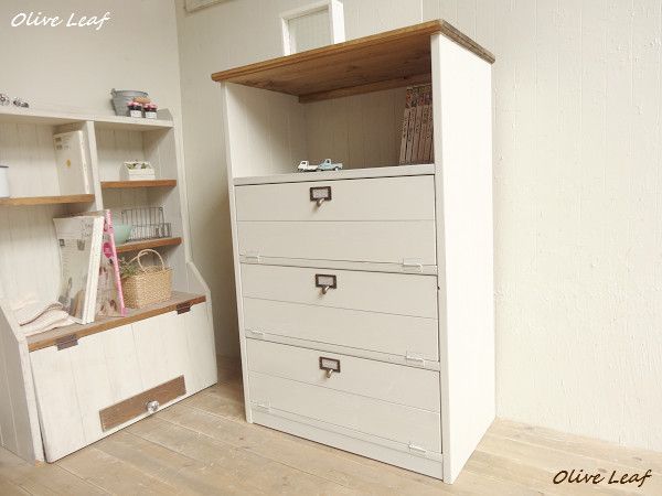 サイズ、デザインオーダー可！バッタン３枚扉キャビネット●シャビーホワイト受注製作納期は４、５週間後