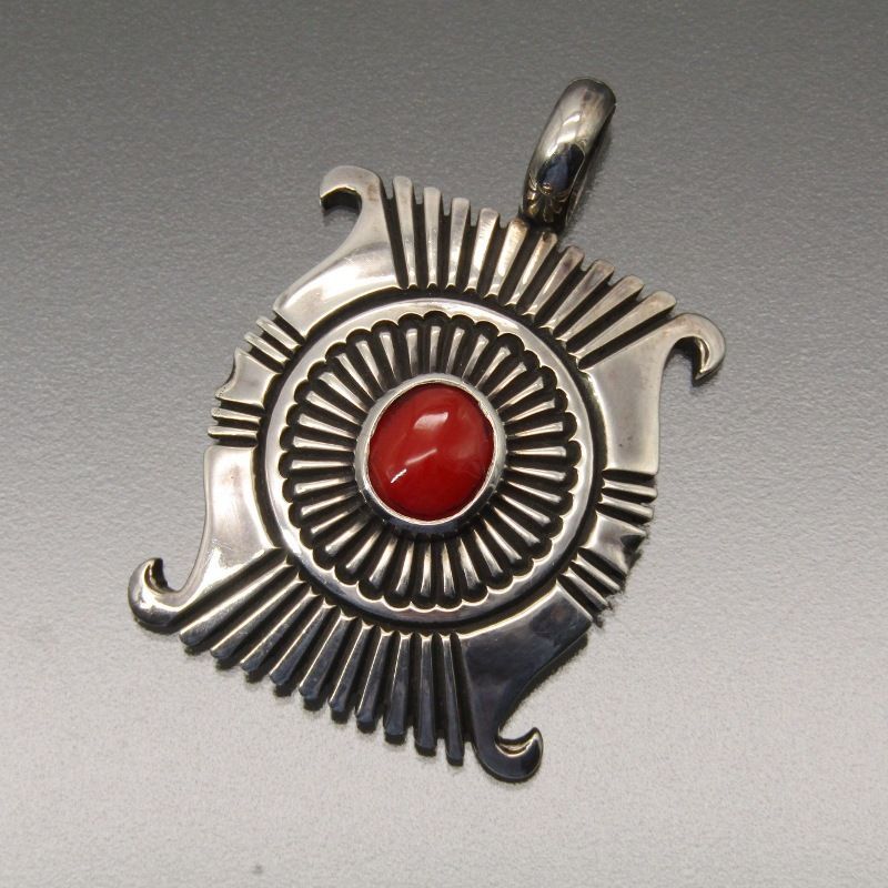 美品 Patricia Bedonie ナバホ族 ペンダント コーラル パトリシアベドニー パットベドニー Pat Bedonie トップ 80007470