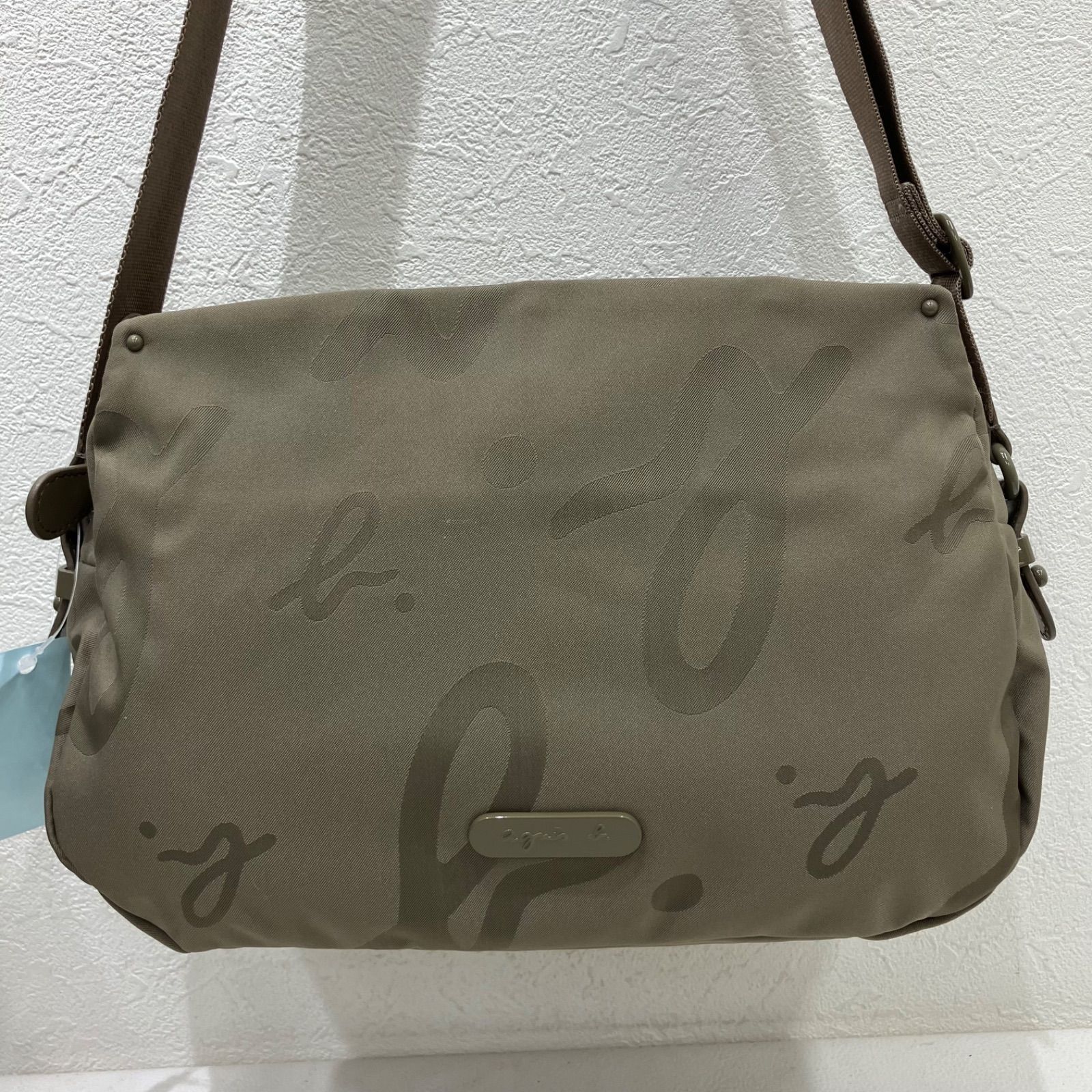 5068　【美品】　agnes b. VOYAGE　アニエスベーボヤージュ　ショルダーバッグ　ZS23a　ナイロン　レディース　軽量　ポケット多数　ロゴ　小さめ　ミニ