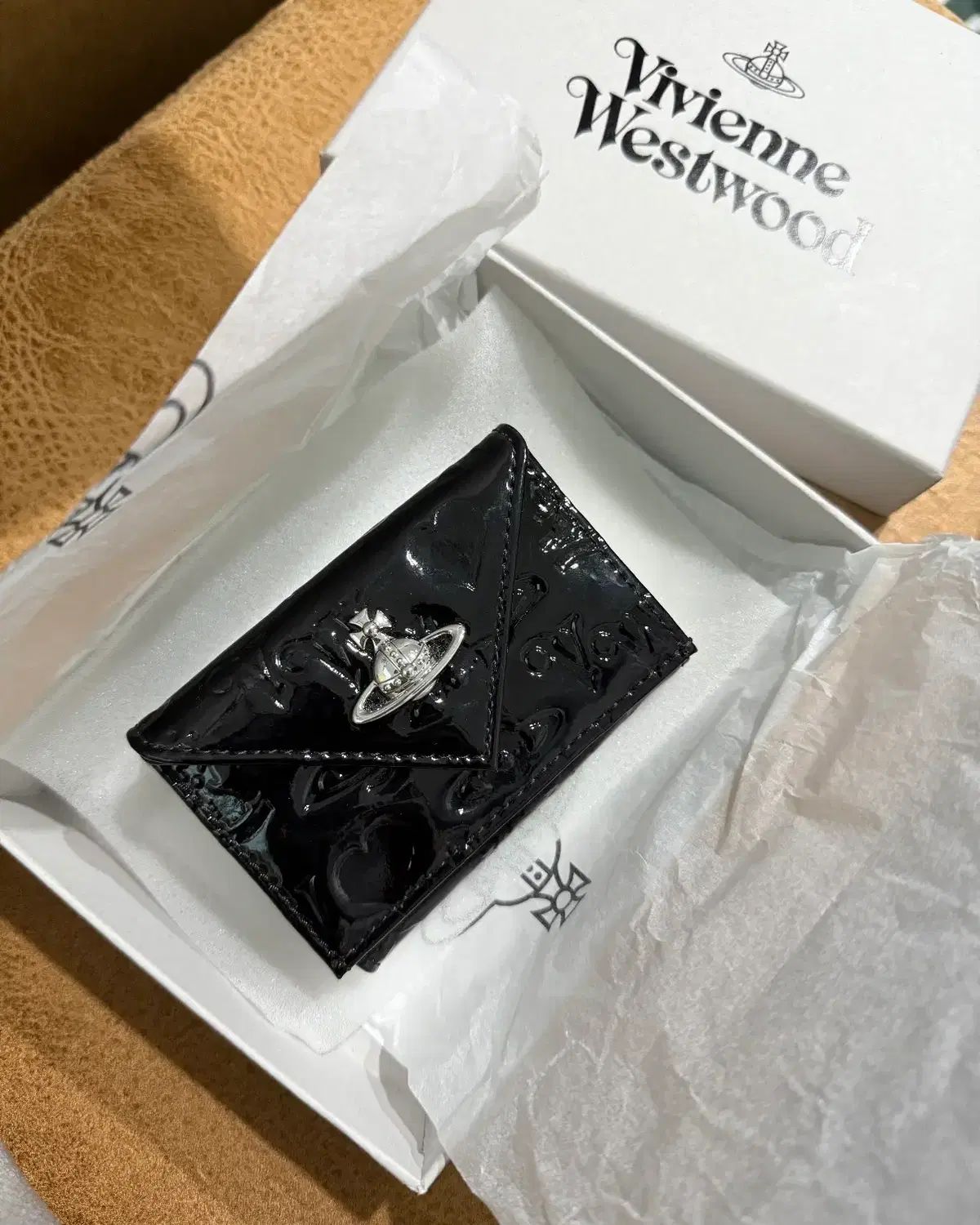 Vivienne Westwood ヴィヴィアン・ウエストウッド エンベロップ エンボス エナメル 3段 財布 ブラック