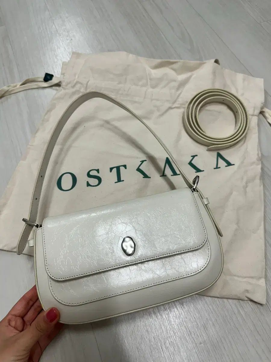 OSTKAKA オストカーカ ミニバゲットバッグ