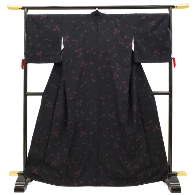 新古品】 結城紬 着物 未使用 正絹 袷 黒地 ブラック系 赤紫 モダン